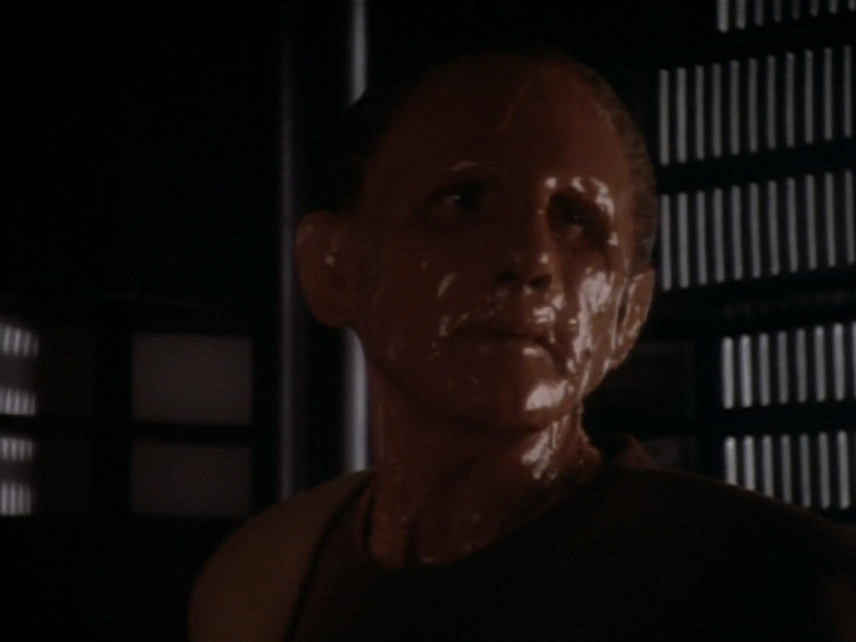 extant_StarTrekDS9_1x17-TheForsaken_03391.jpg