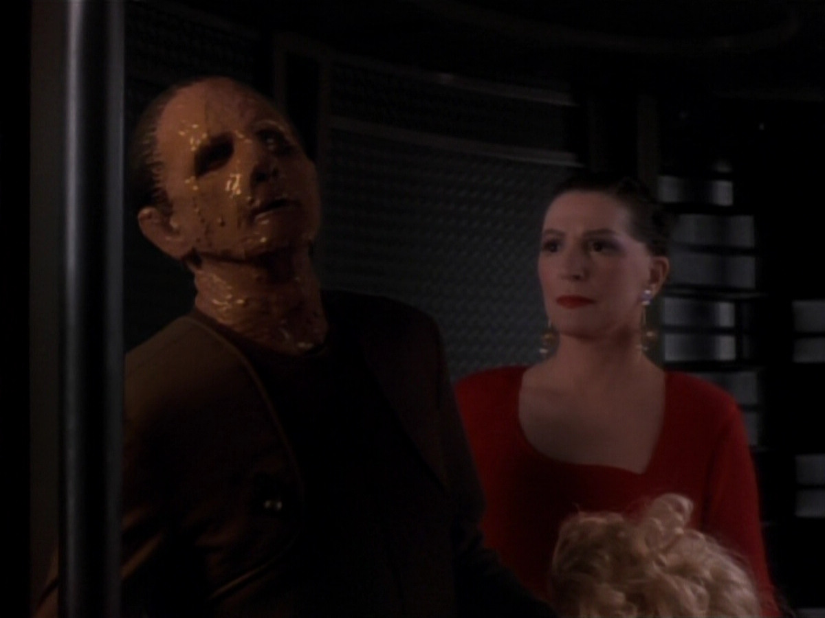 extant_StarTrekDS9_1x17-TheForsaken_03401.jpg