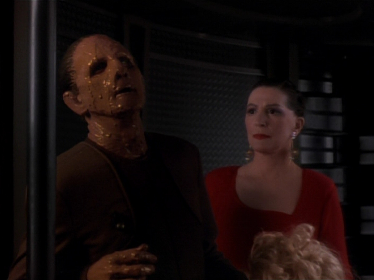 extant_StarTrekDS9_1x17-TheForsaken_03402.jpg