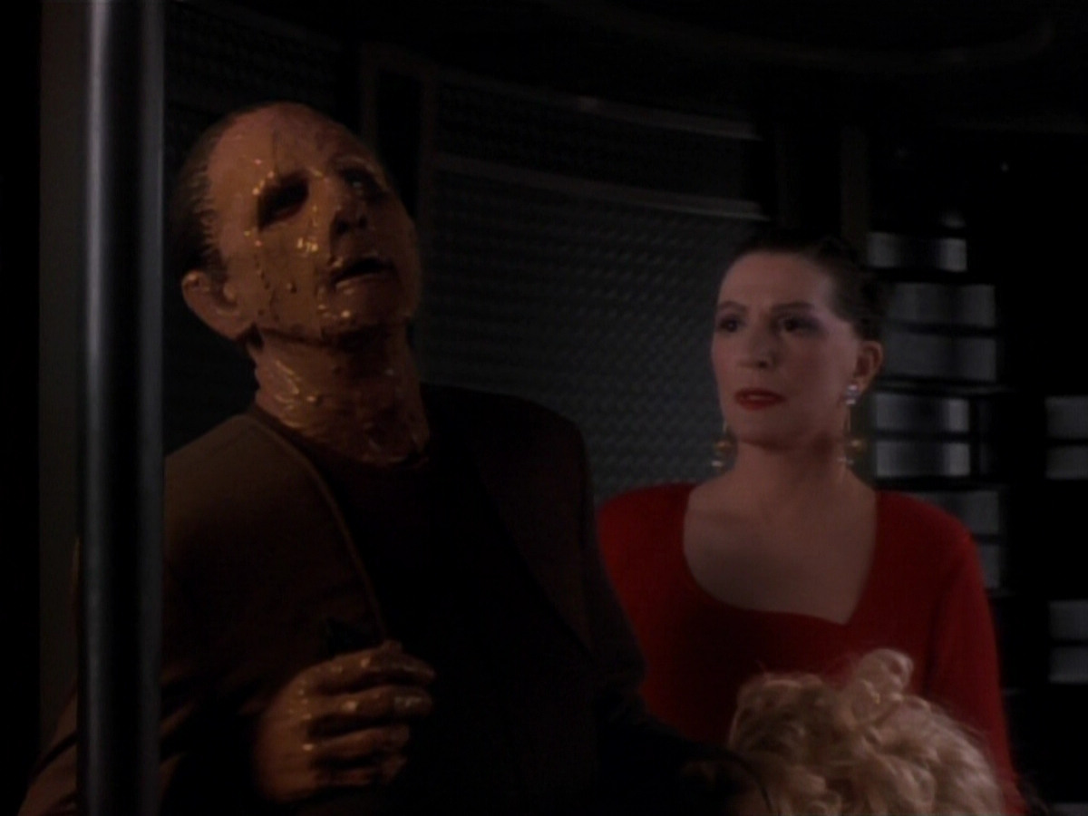 extant_StarTrekDS9_1x17-TheForsaken_03403.jpg