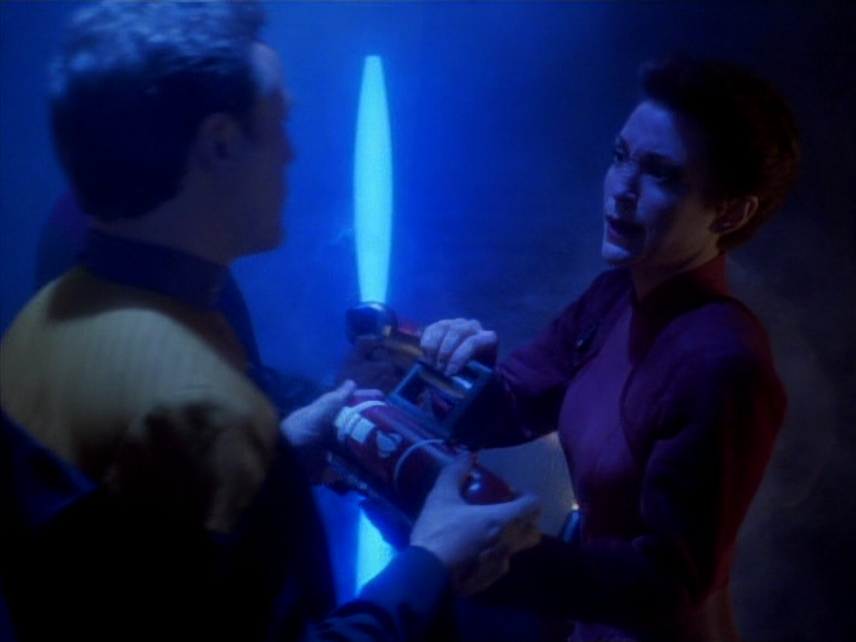extant_StarTrekDS9_1x17-TheForsaken_03436.jpg