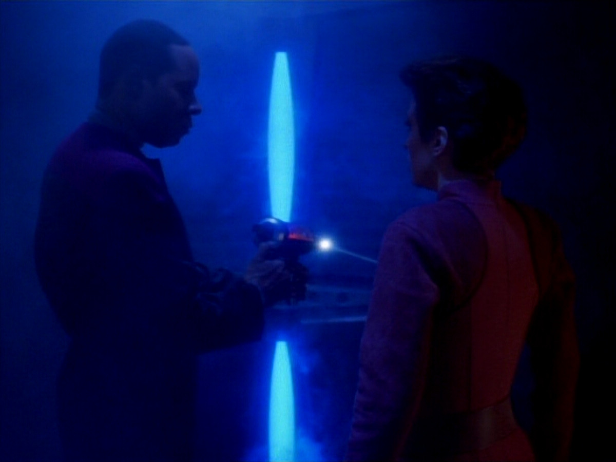 extant_StarTrekDS9_1x17-TheForsaken_03442.jpg