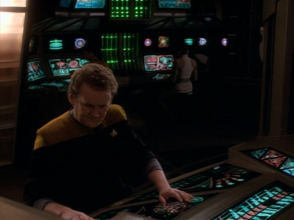 extant_StarTrekDS9_1x17-TheForsaken_03452.jpg