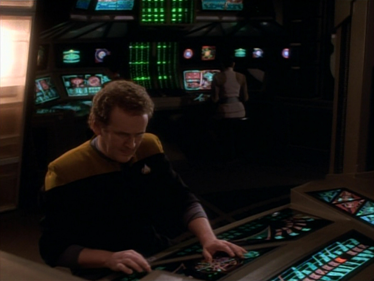 extant_StarTrekDS9_1x17-TheForsaken_03457.jpg