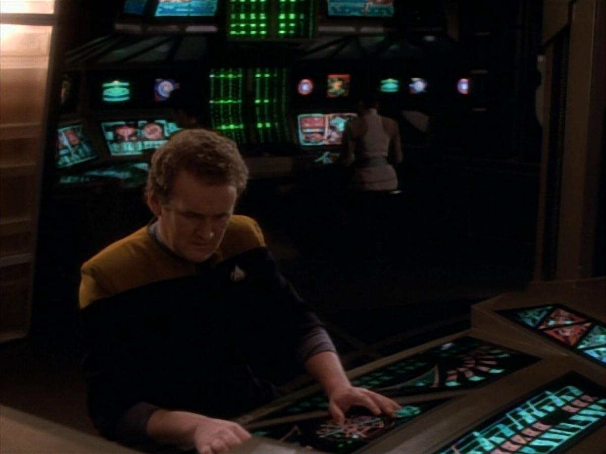extant_StarTrekDS9_1x17-TheForsaken_03458.jpg