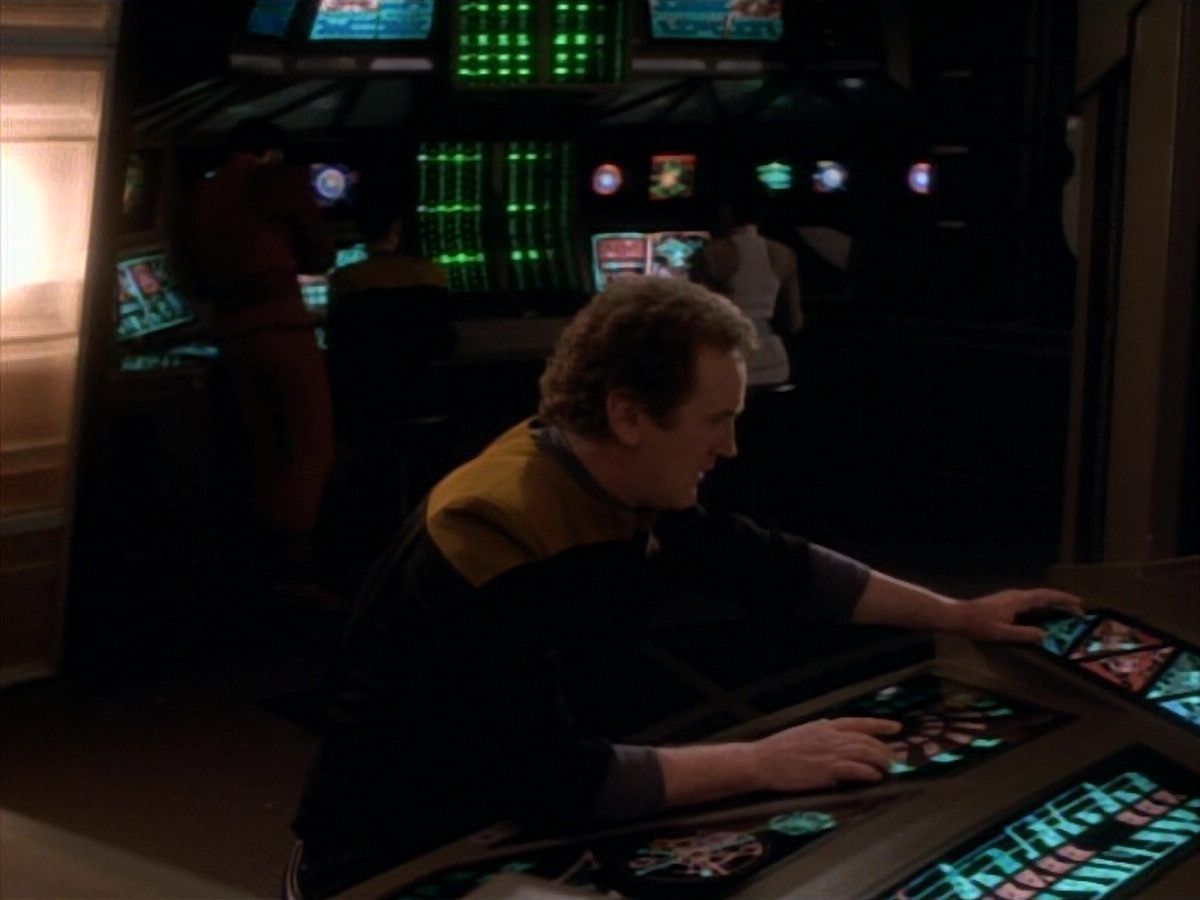 extant_StarTrekDS9_1x17-TheForsaken_03497.jpg