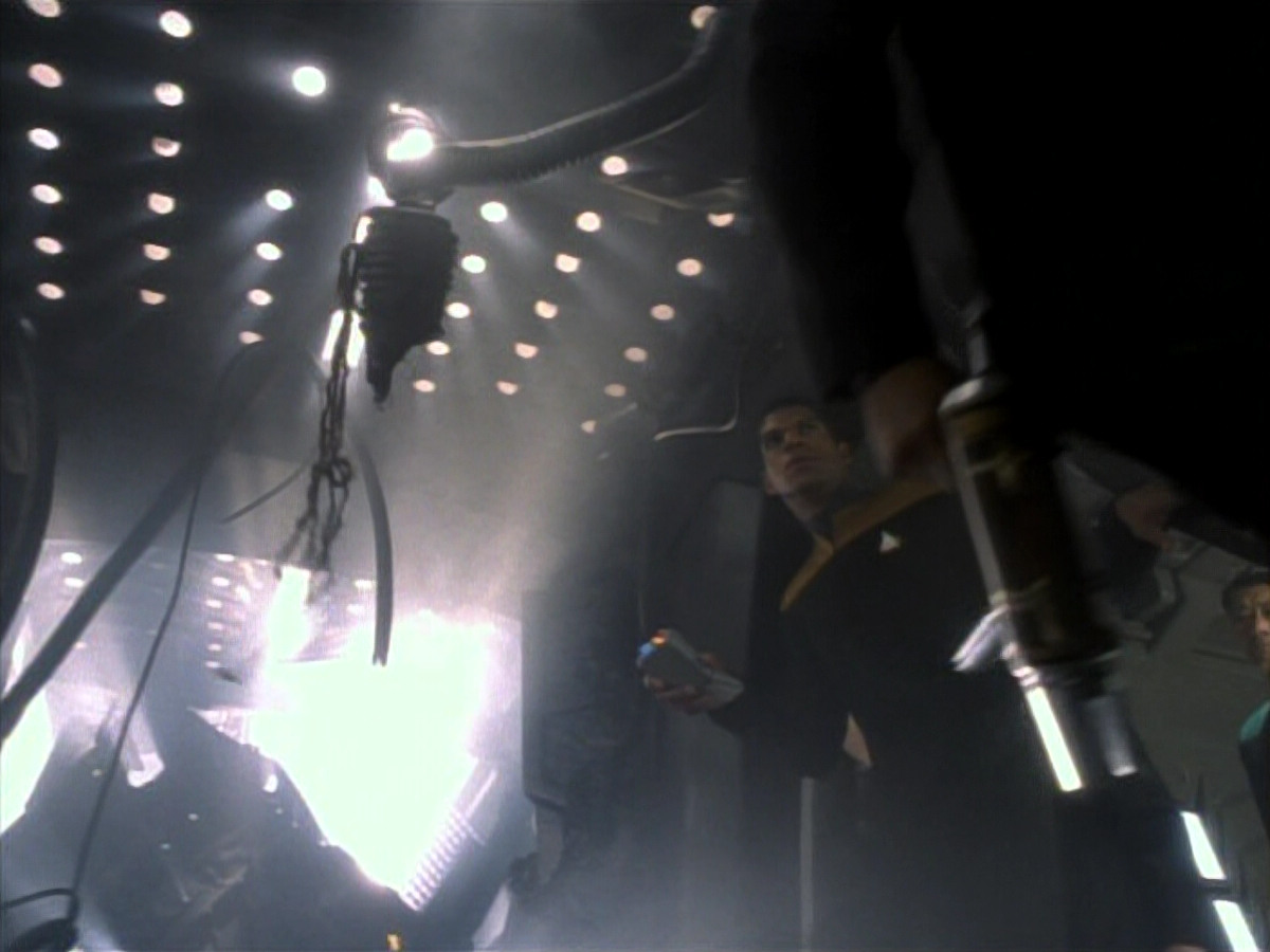 extant_StarTrekDS9_1x17-TheForsaken_03540.jpg
