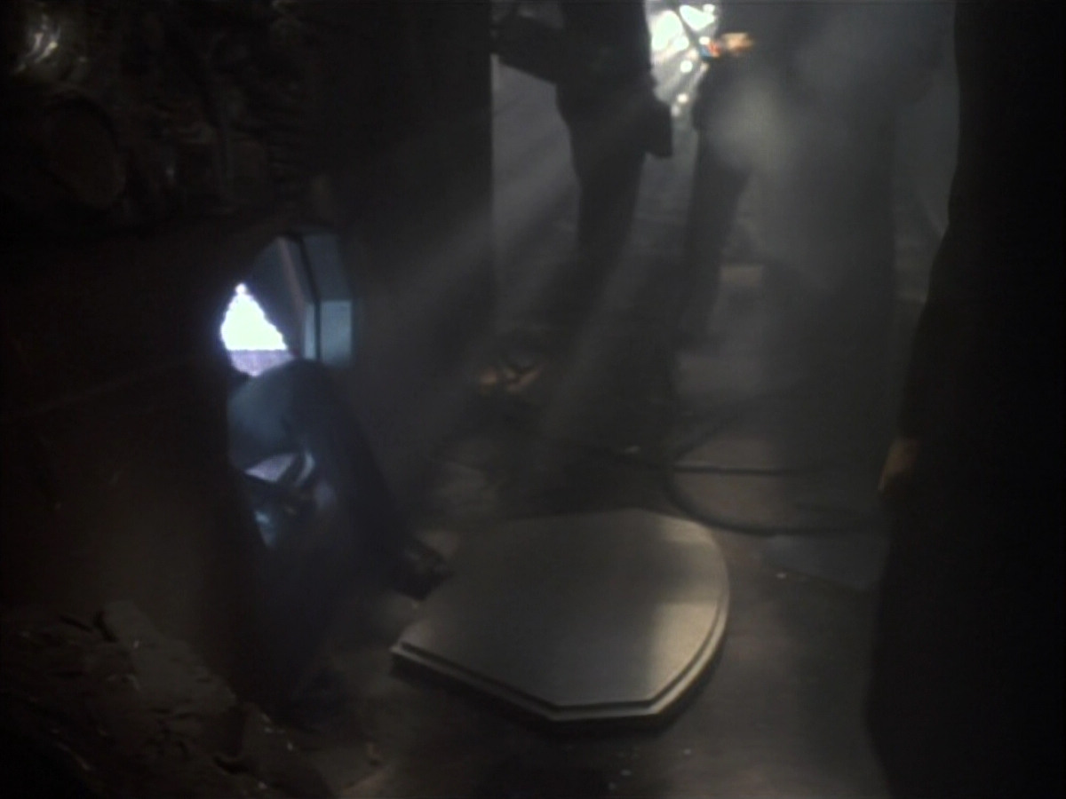 extant_StarTrekDS9_1x17-TheForsaken_03557.jpg