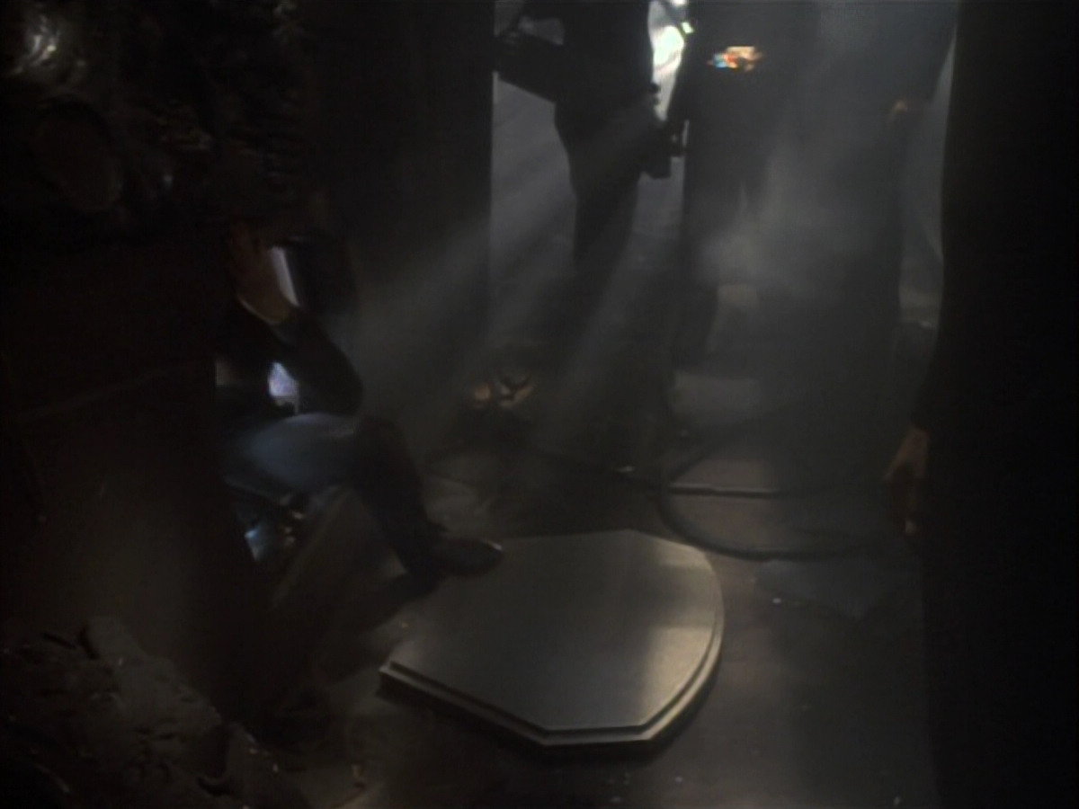 extant_StarTrekDS9_1x17-TheForsaken_03558.jpg