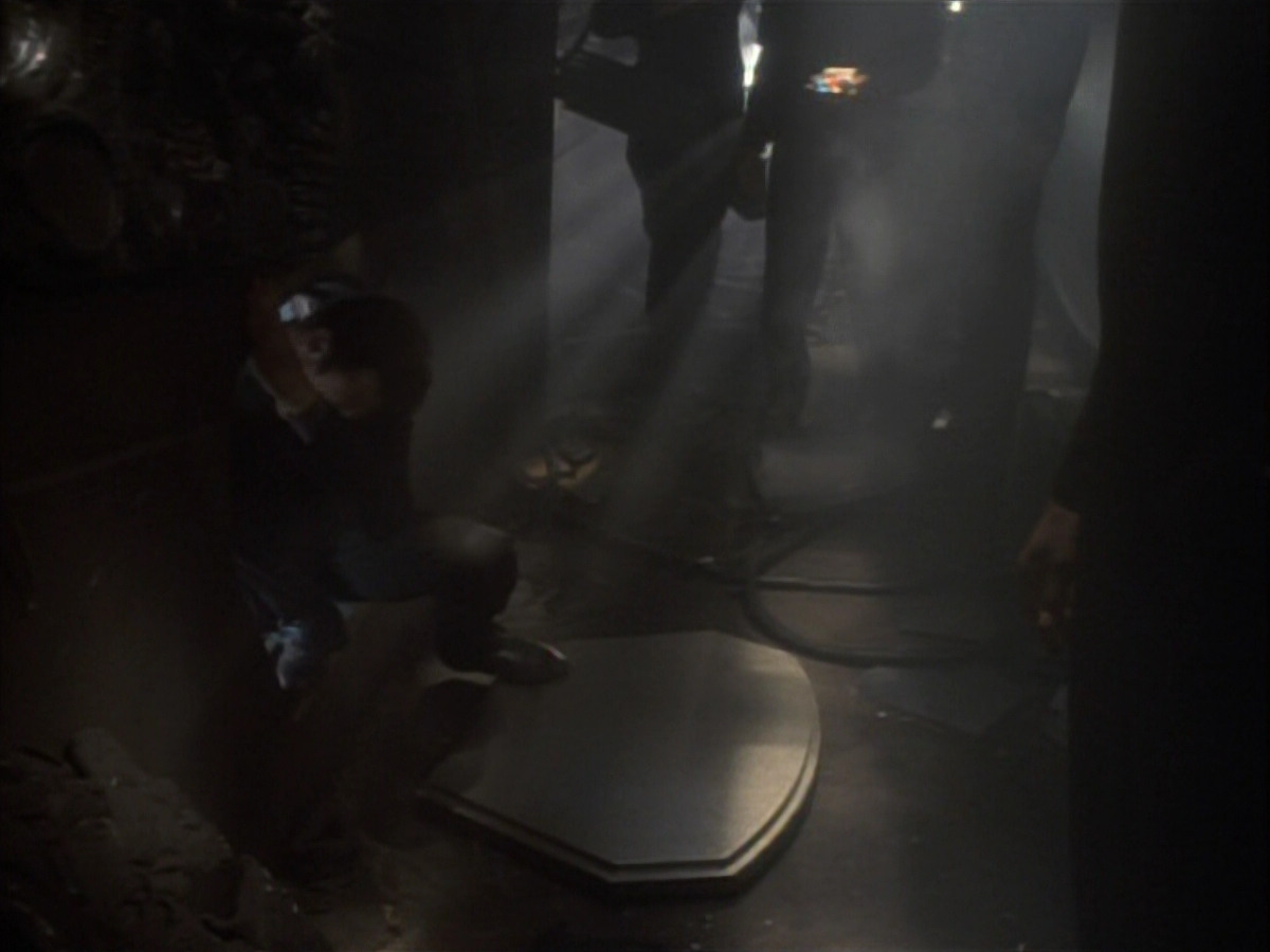 extant_StarTrekDS9_1x17-TheForsaken_03559.jpg