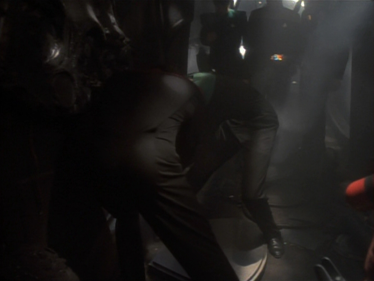 extant_StarTrekDS9_1x17-TheForsaken_03568.jpg