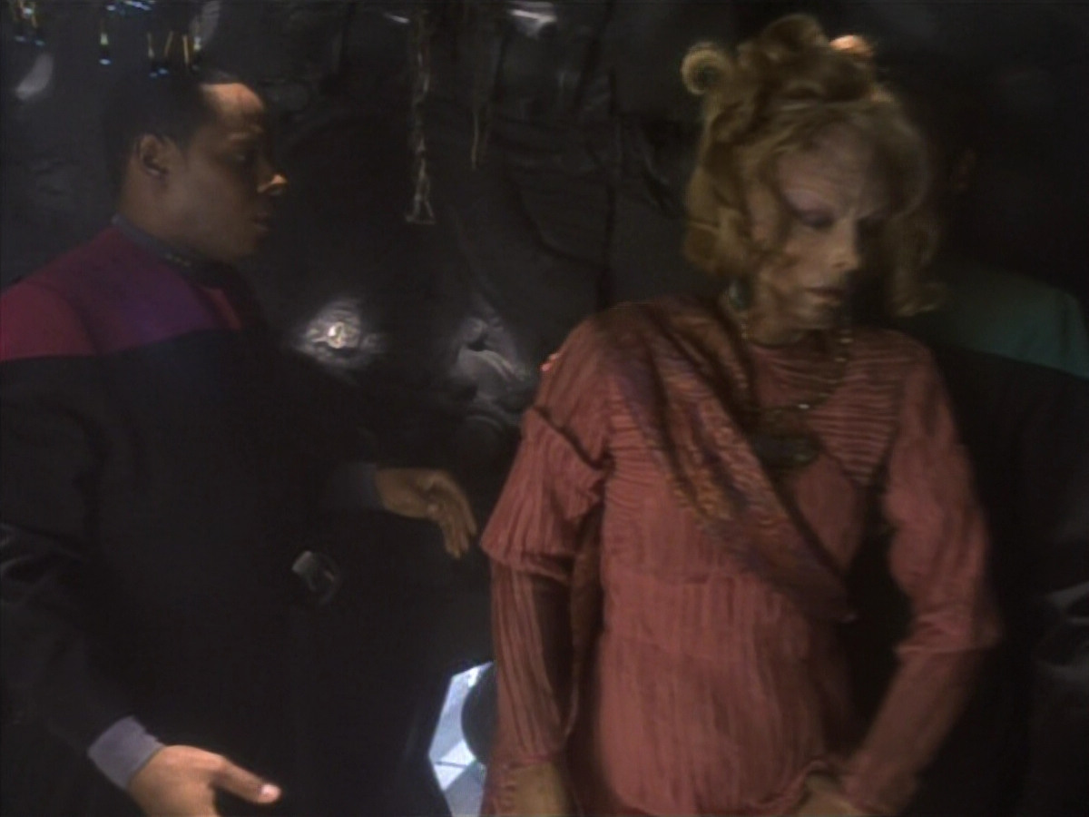 extant_StarTrekDS9_1x17-TheForsaken_03577.jpg