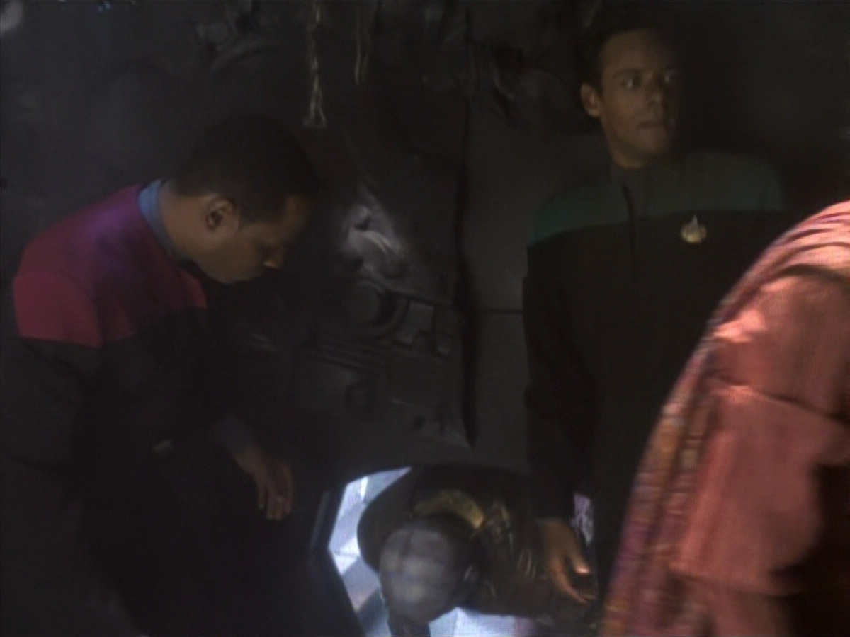 extant_StarTrekDS9_1x17-TheForsaken_03578.jpg
