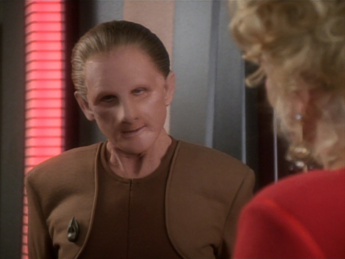 extant_StarTrekDS9_1x17-TheForsaken_03631.jpg