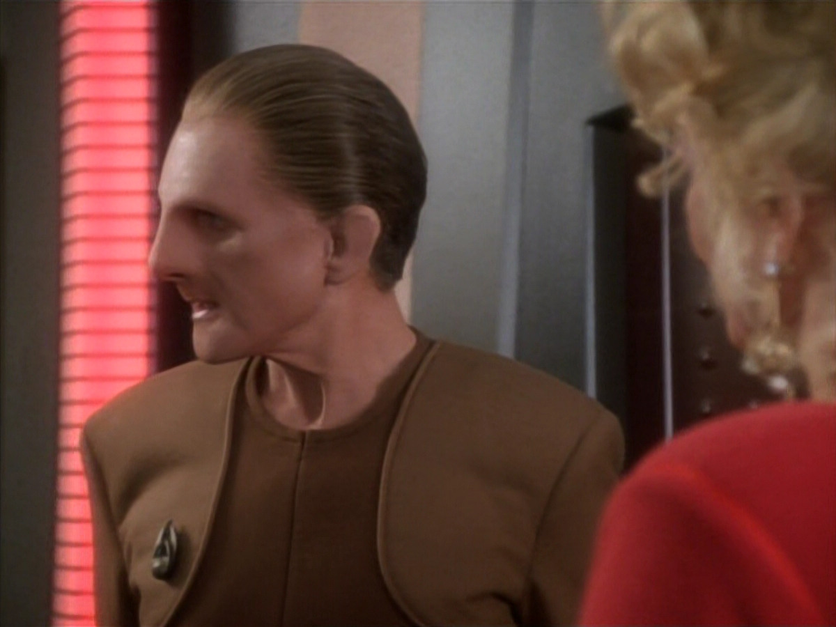 extant_StarTrekDS9_1x17-TheForsaken_03632.jpg
