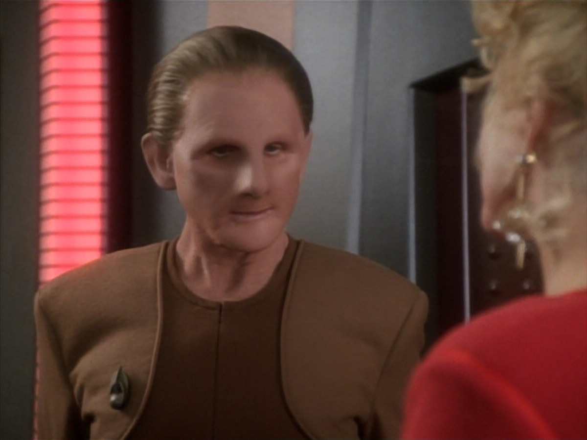 extant_StarTrekDS9_1x17-TheForsaken_03637.jpg