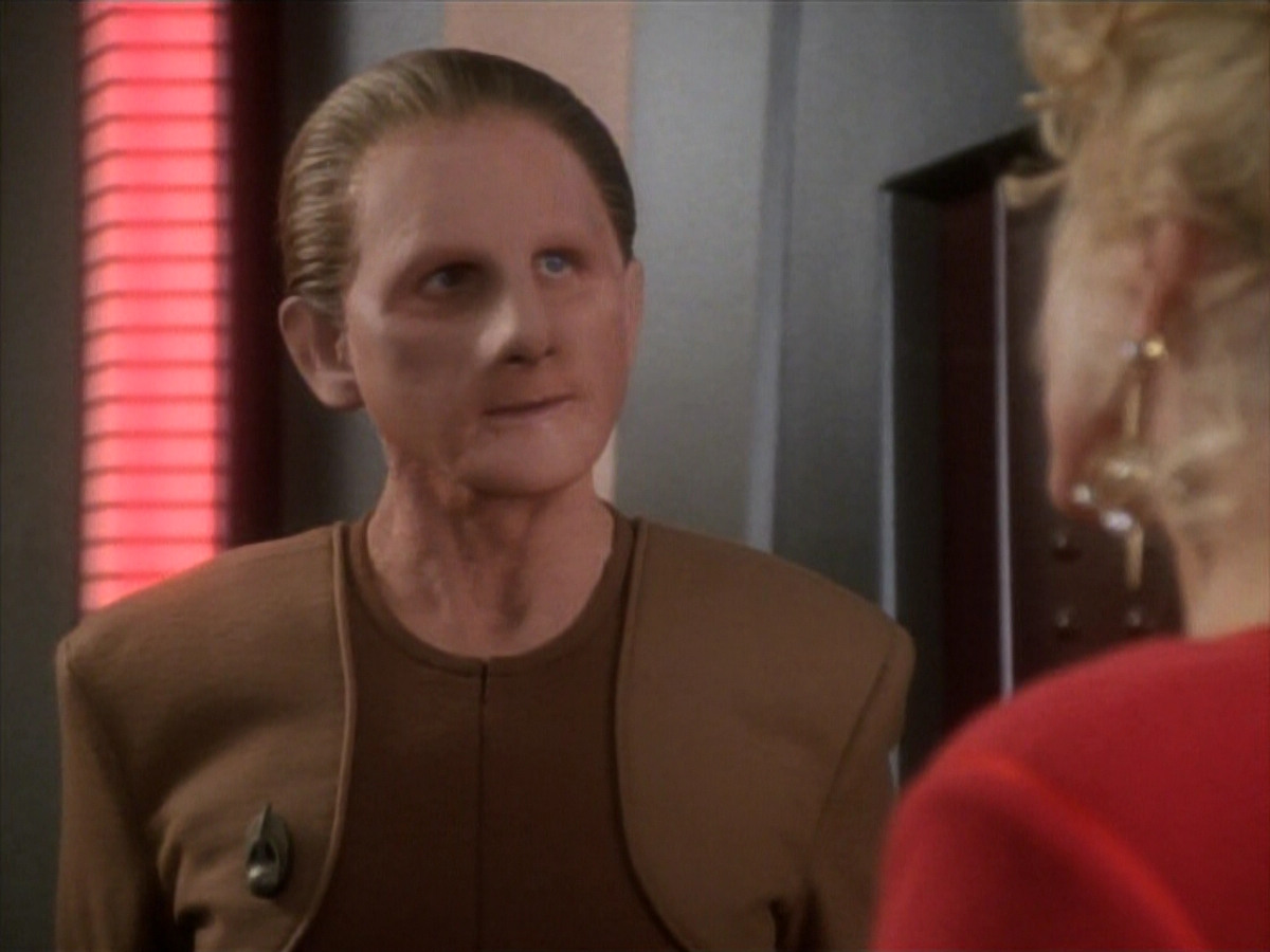 extant_StarTrekDS9_1x17-TheForsaken_03641.jpg
