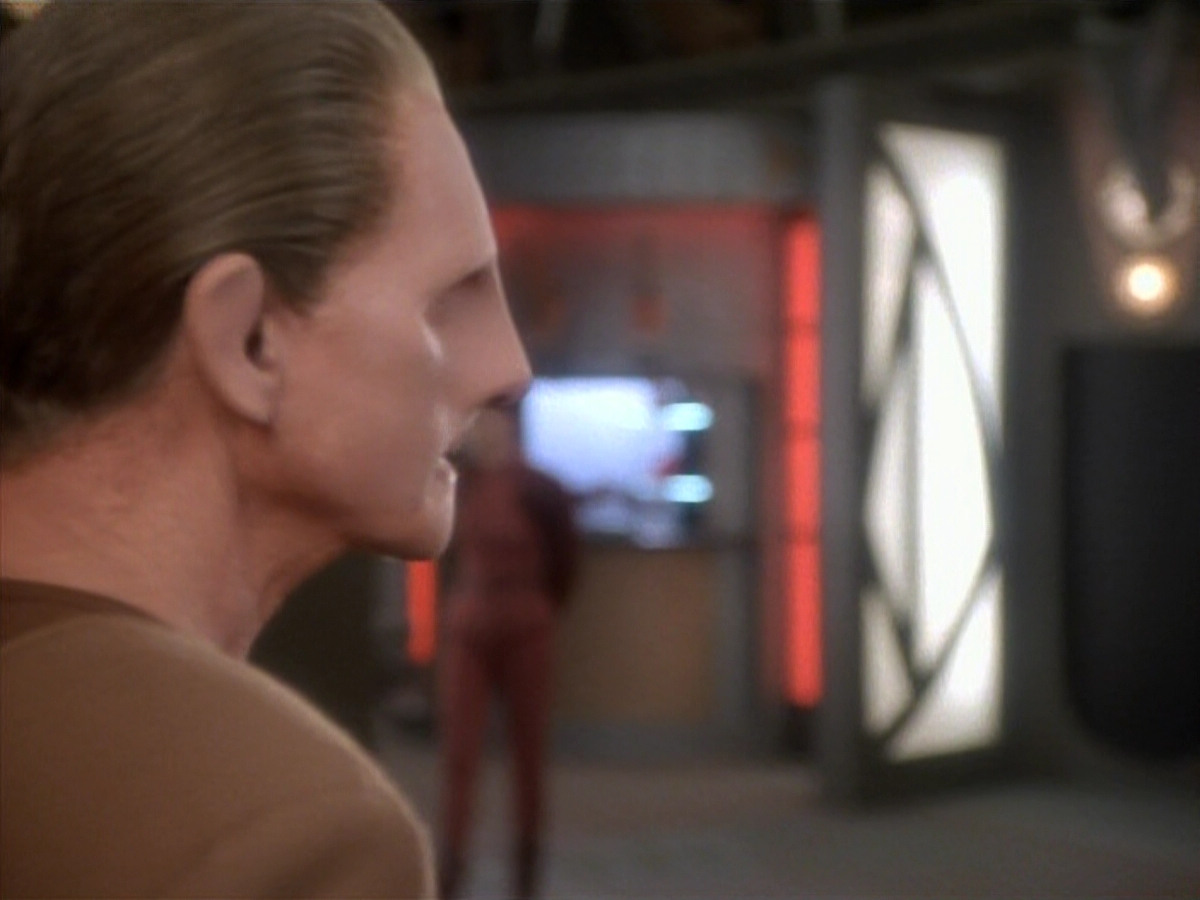 extant_StarTrekDS9_1x17-TheForsaken_03675.jpg