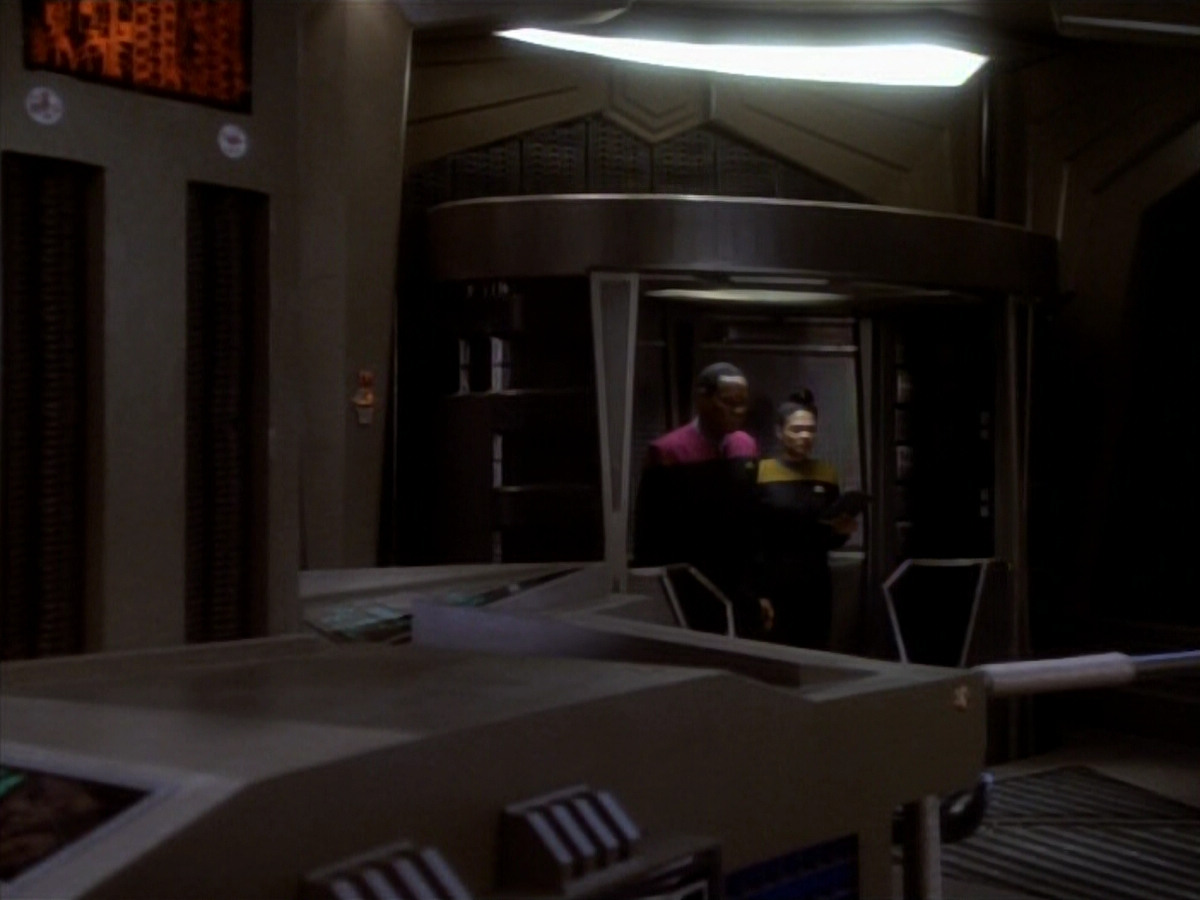 extant_StarTrekDS9_1x17-TheForsaken_03685.jpg