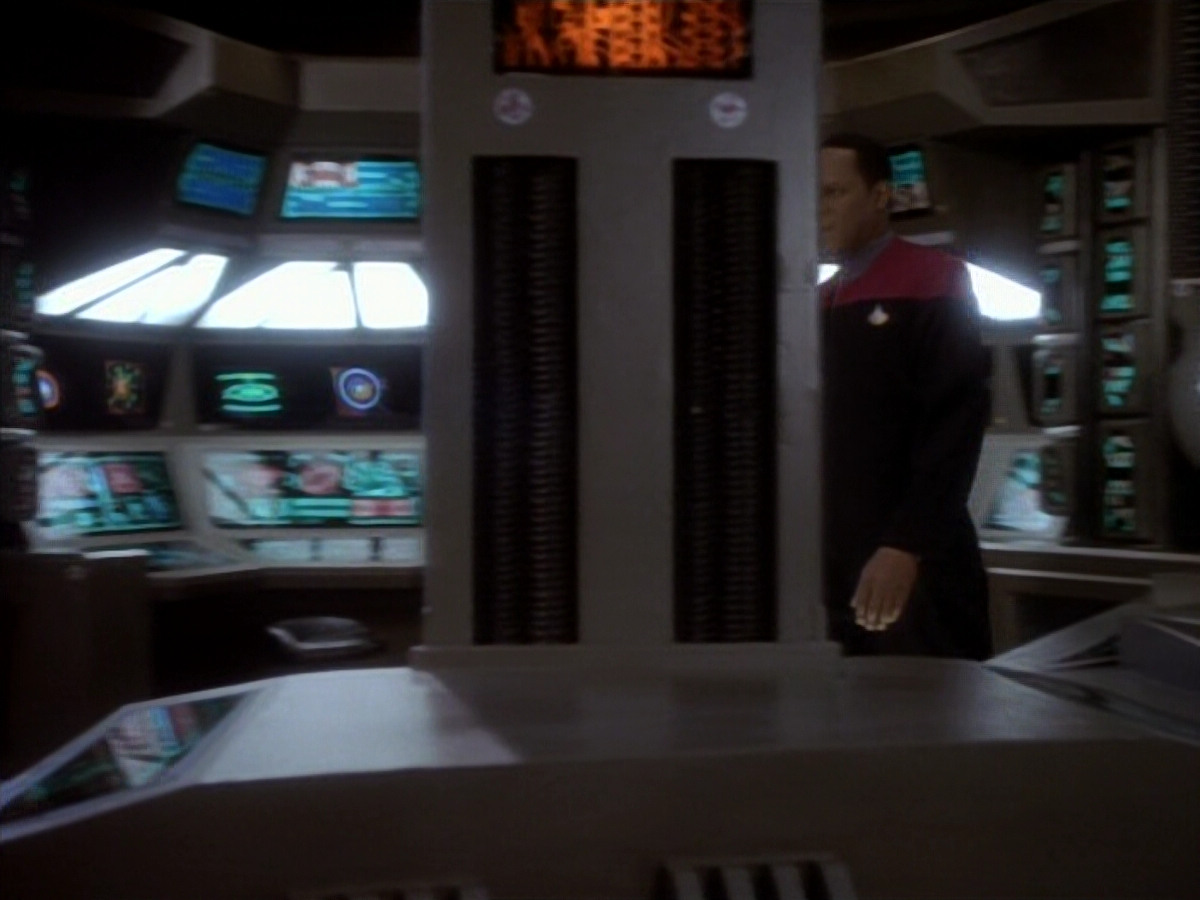 extant_StarTrekDS9_1x17-TheForsaken_03692.jpg