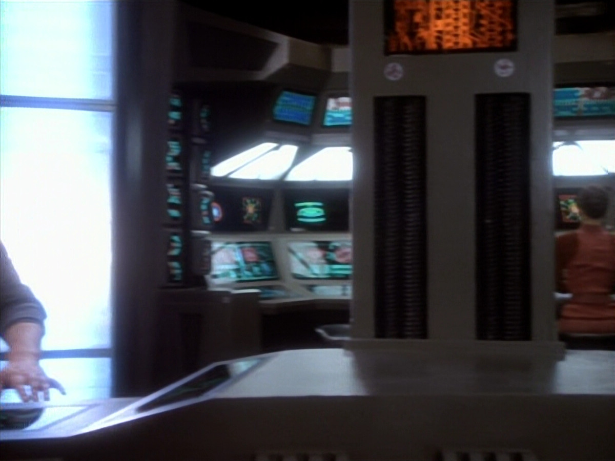 extant_StarTrekDS9_1x17-TheForsaken_03693.jpg