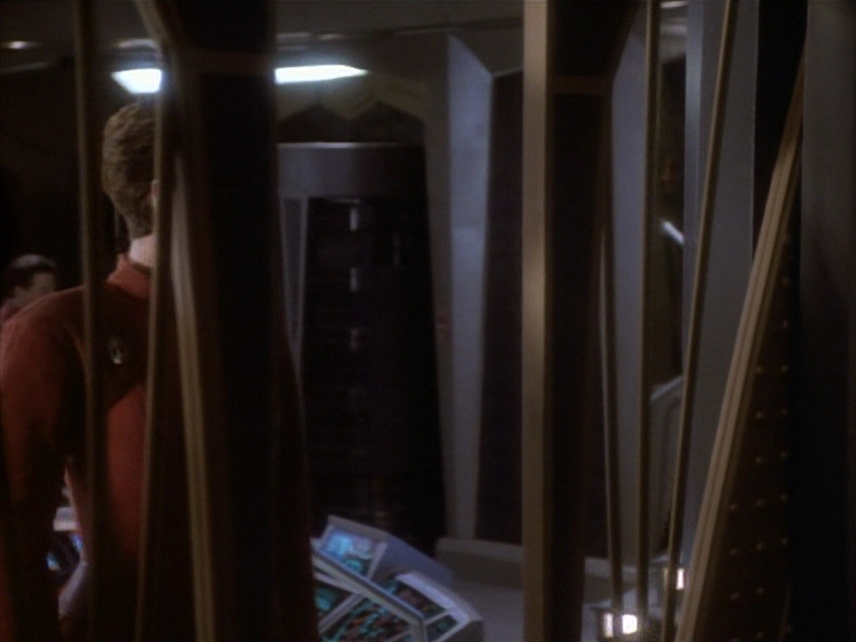 extant_StarTrekDS9_1x18-DramatisPersonae_00014.jpg