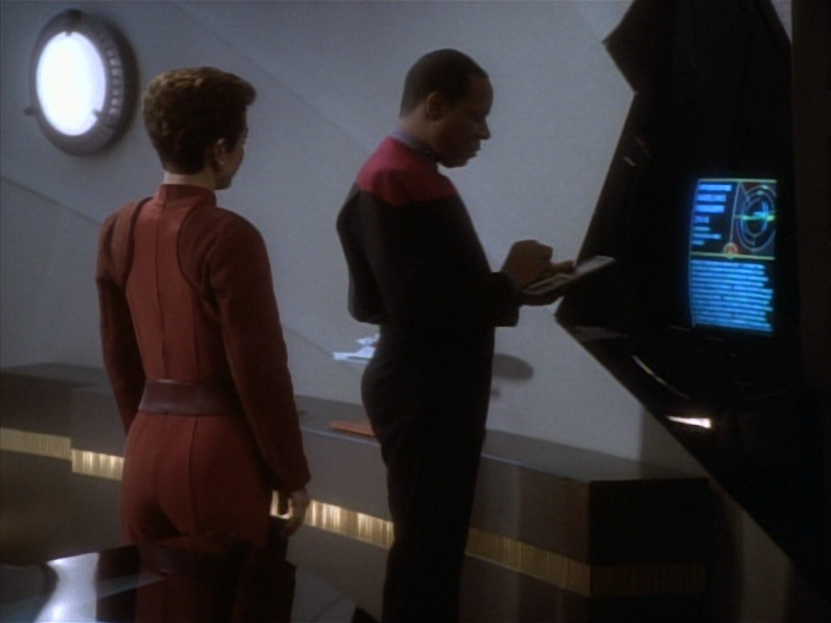 extant_StarTrekDS9_1x18-DramatisPersonae_00025.jpg