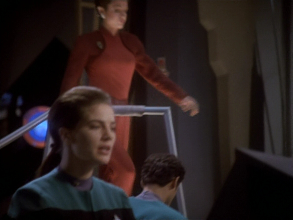 extant_StarTrekDS9_1x18-DramatisPersonae_00139.jpg