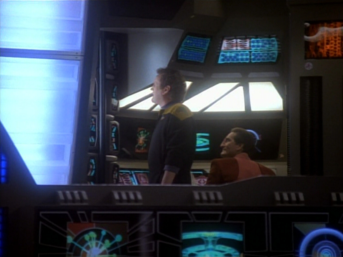 extant_StarTrekDS9_1x18-DramatisPersonae_00151.jpg