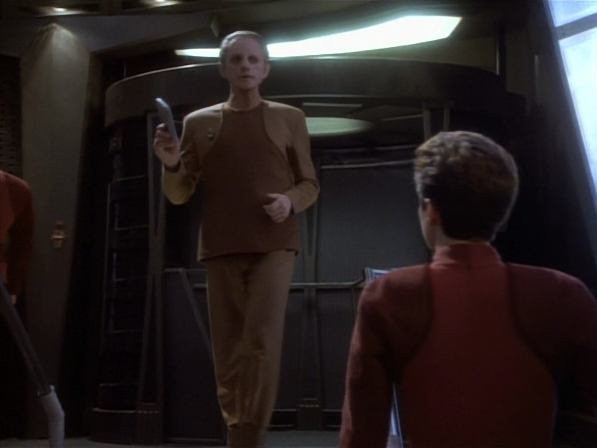 extant_StarTrekDS9_1x18-DramatisPersonae_00156.jpg