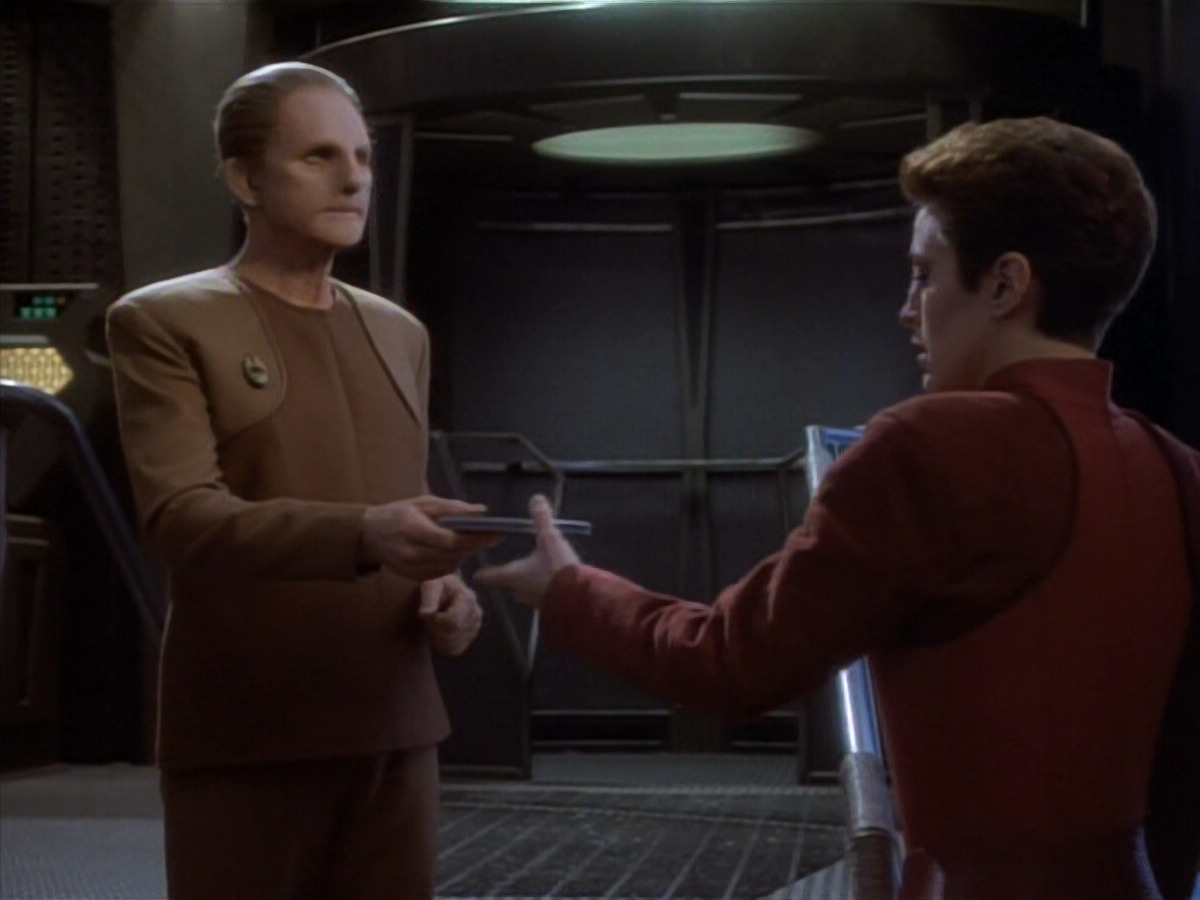extant_StarTrekDS9_1x18-DramatisPersonae_00160.jpg