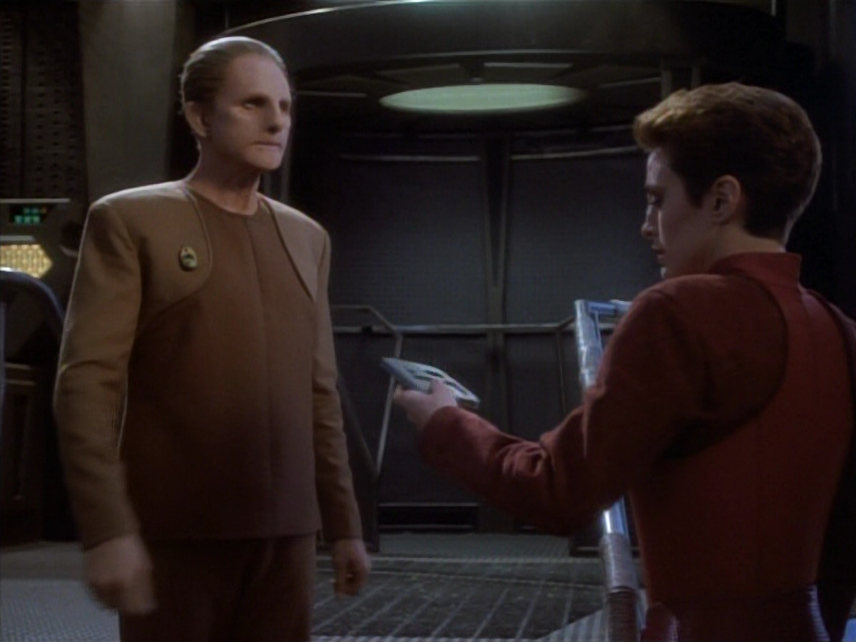 extant_StarTrekDS9_1x18-DramatisPersonae_00161.jpg