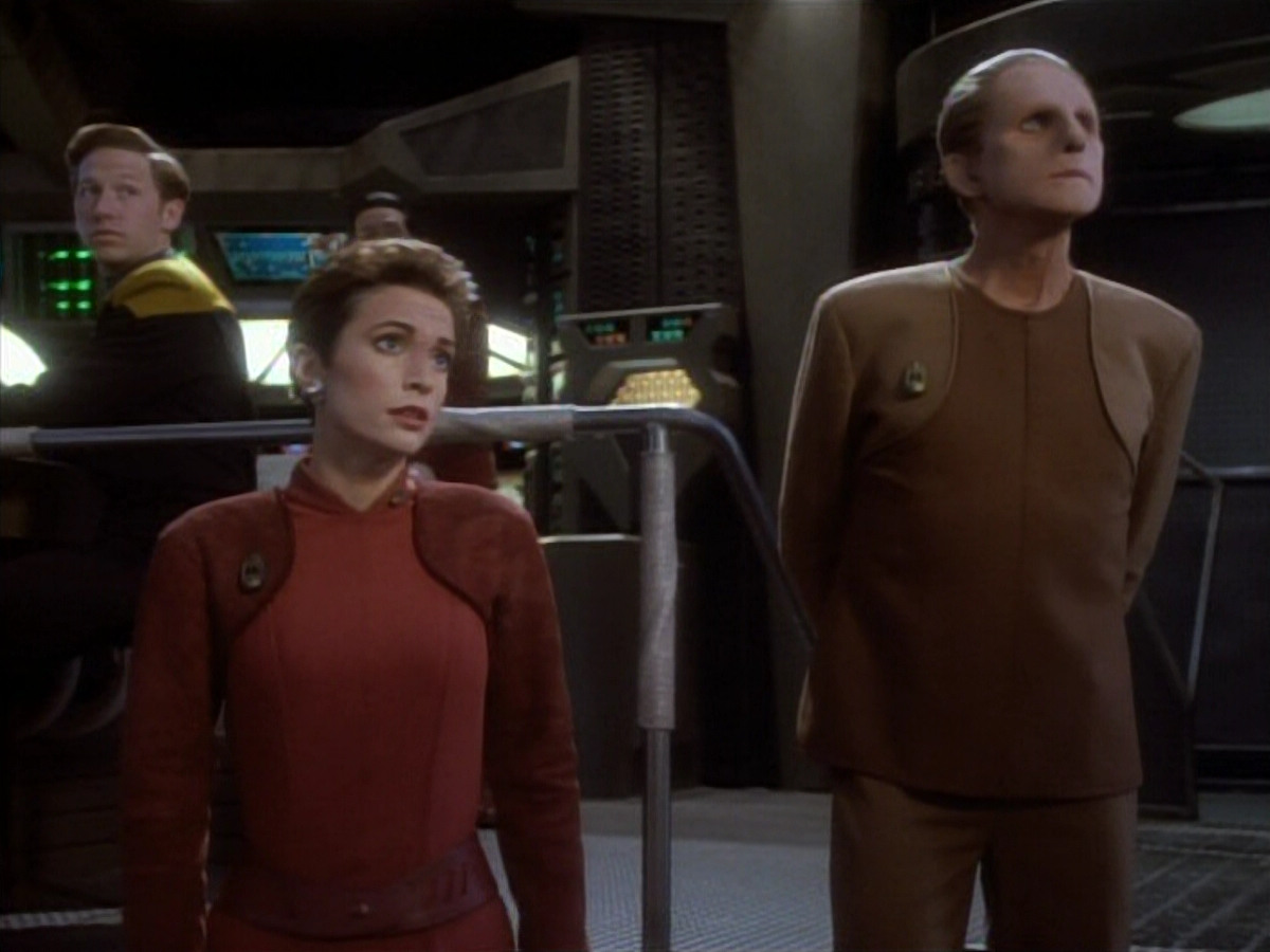 extant_StarTrekDS9_1x18-DramatisPersonae_00176.jpg