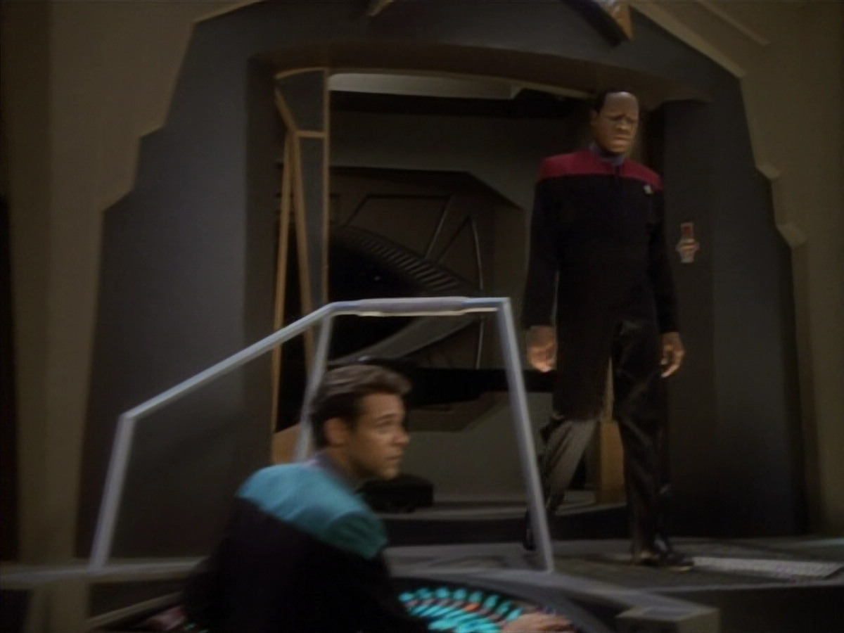 extant_StarTrekDS9_1x18-DramatisPersonae_00189.jpg