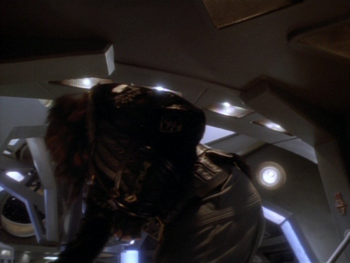 extant_StarTrekDS9_1x18-DramatisPersonae_00243.jpg