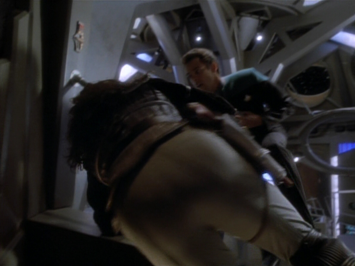 extant_StarTrekDS9_1x18-DramatisPersonae_00247.jpg