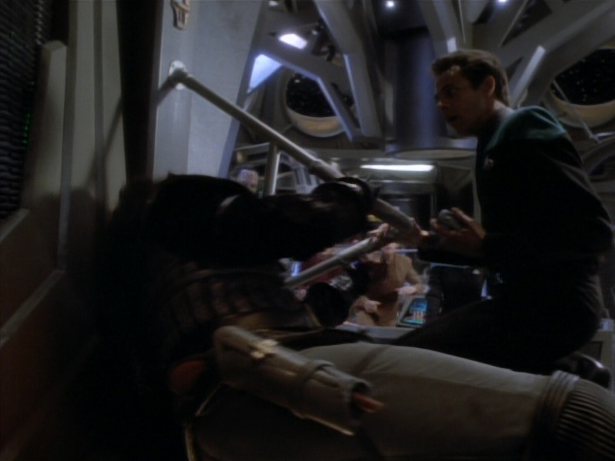 extant_StarTrekDS9_1x18-DramatisPersonae_00248.jpg