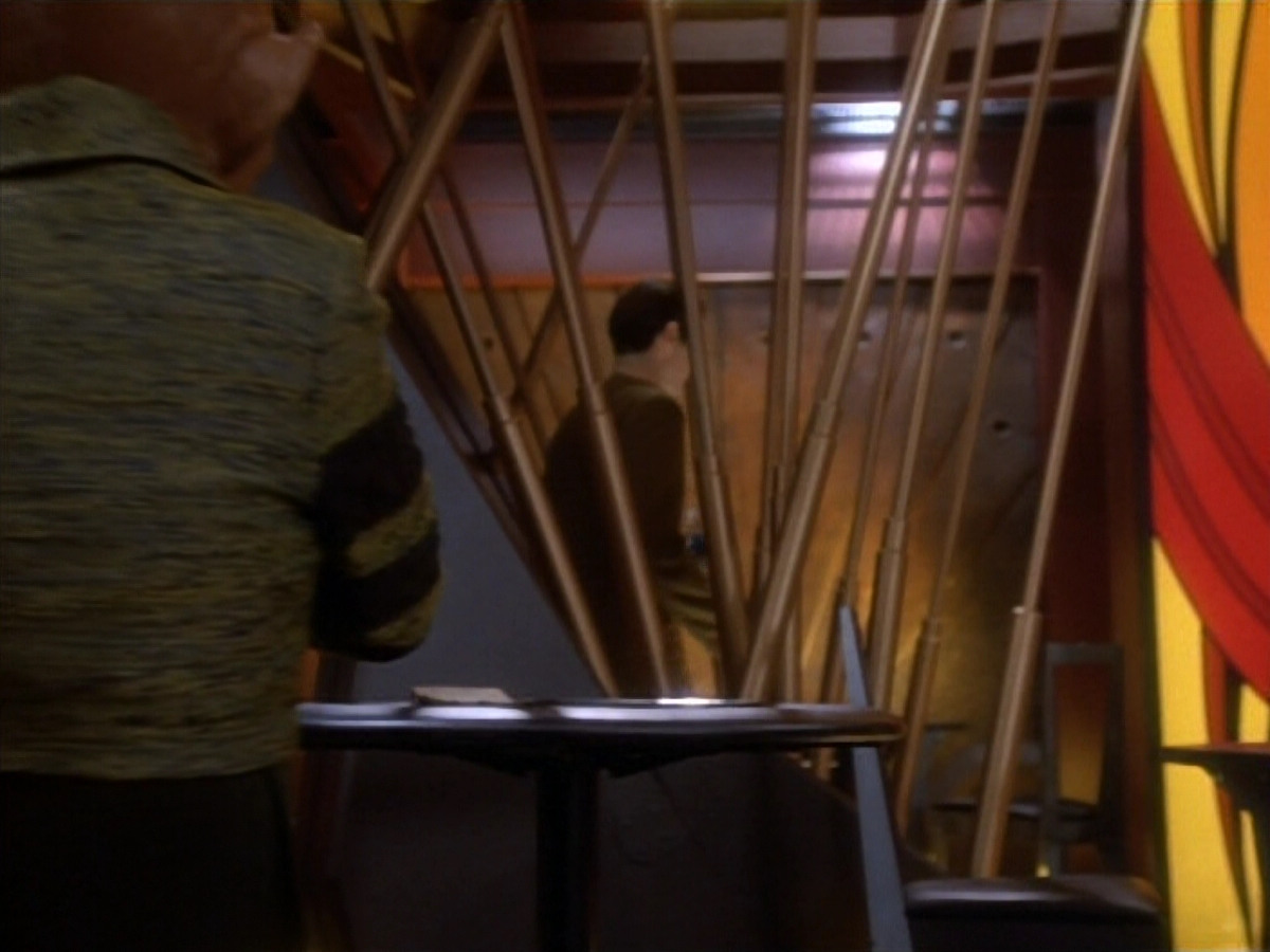 extant_StarTrekDS9_1x18-DramatisPersonae_00670.jpg