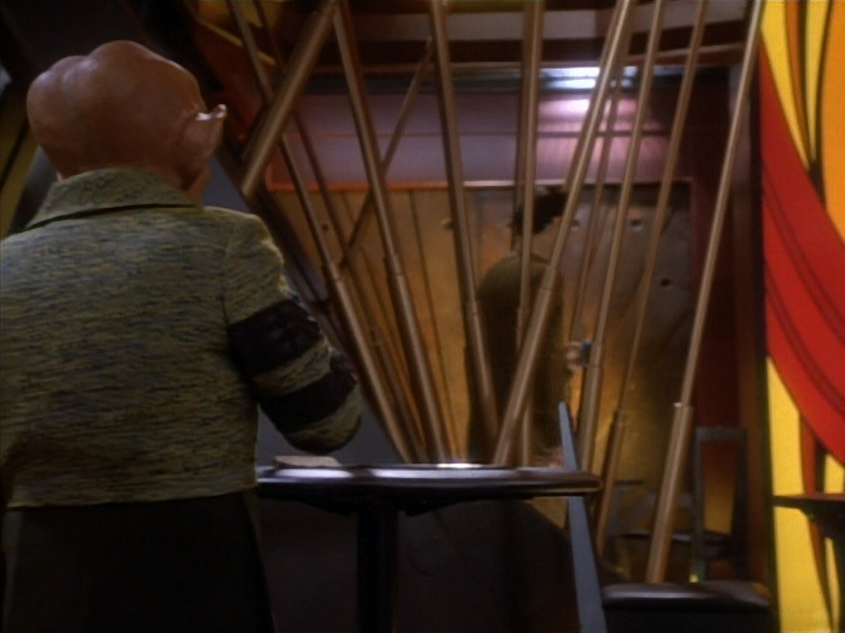 extant_StarTrekDS9_1x18-DramatisPersonae_00671.jpg