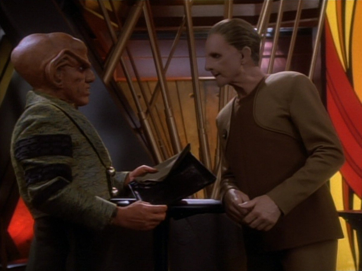 extant_StarTrekDS9_1x18-DramatisPersonae_00677.jpg
