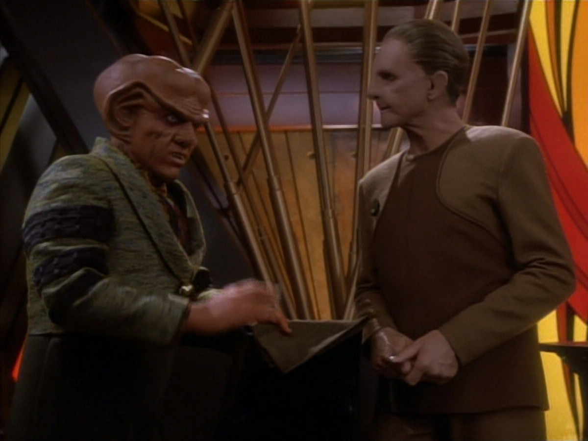 extant_StarTrekDS9_1x18-DramatisPersonae_00679.jpg