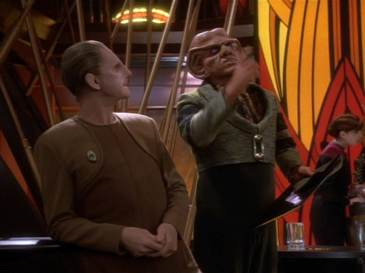 extant_StarTrekDS9_1x18-DramatisPersonae_00697.jpg
