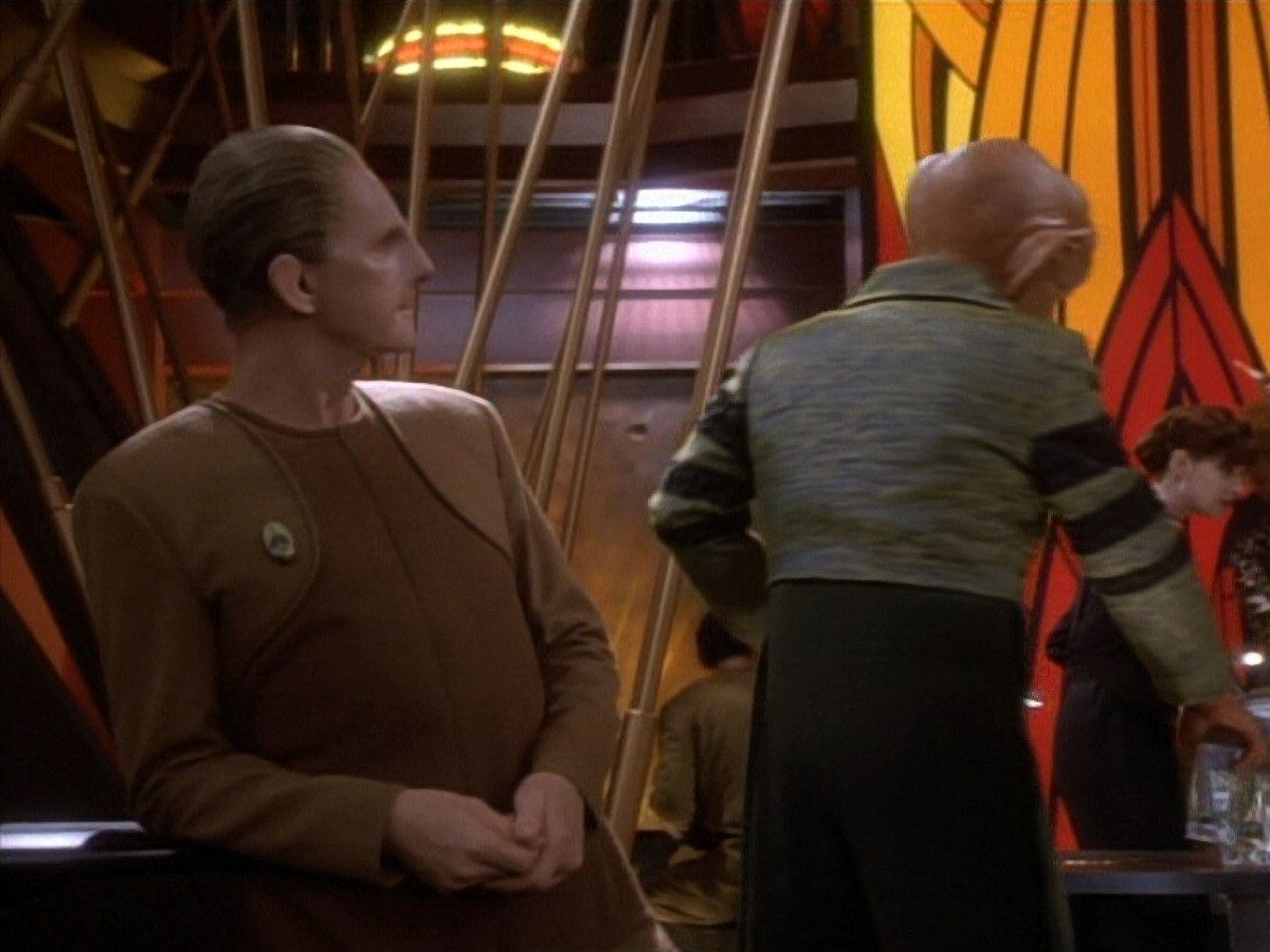extant_StarTrekDS9_1x18-DramatisPersonae_00705.jpg