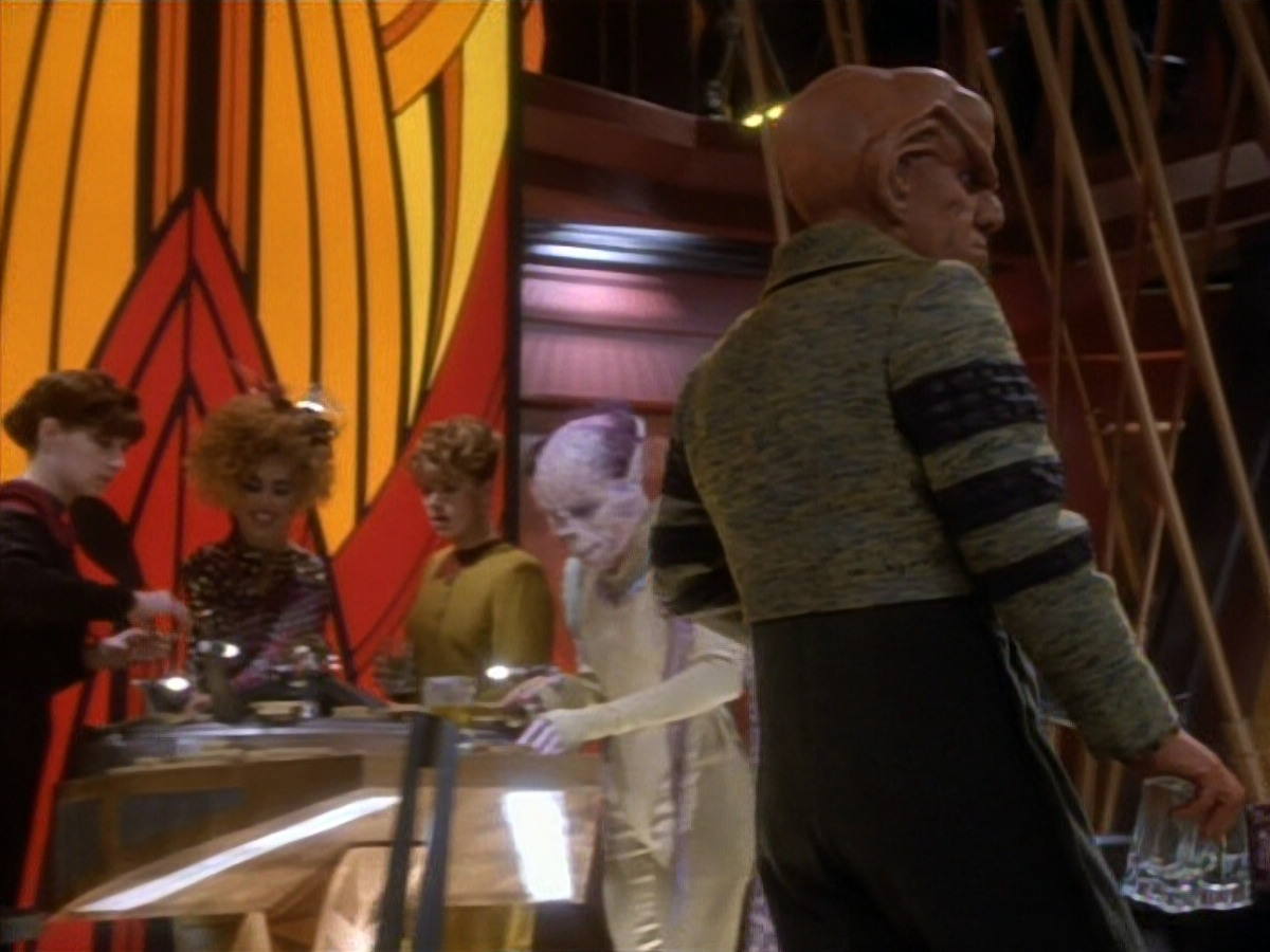 extant_StarTrekDS9_1x18-DramatisPersonae_00710.jpg