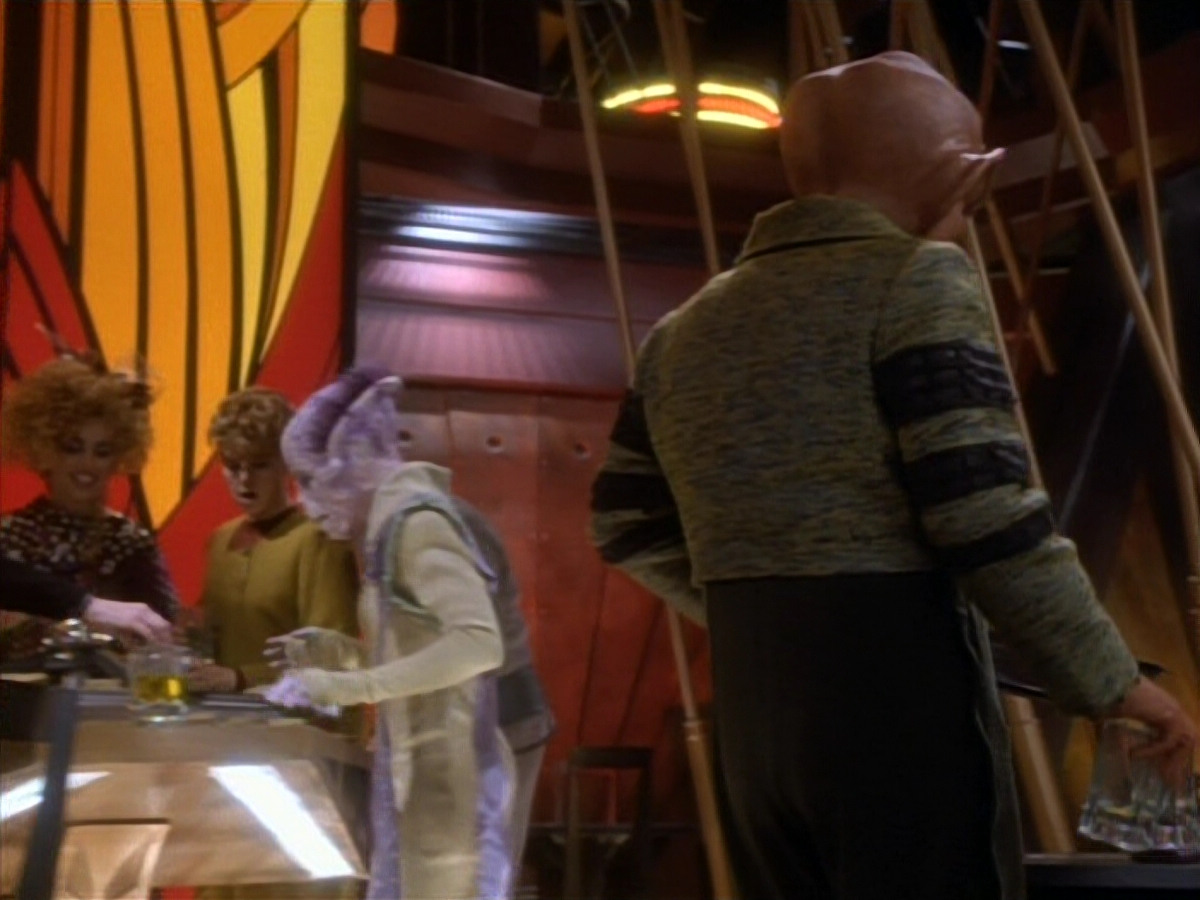 extant_StarTrekDS9_1x18-DramatisPersonae_00711.jpg
