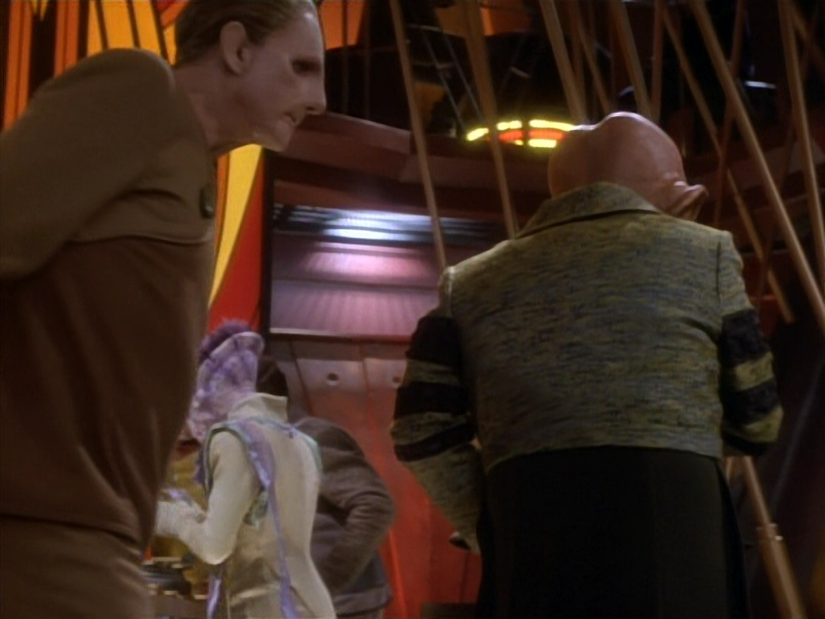 extant_StarTrekDS9_1x18-DramatisPersonae_00713.jpg