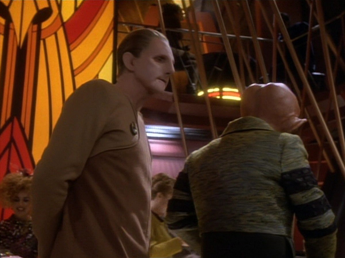 extant_StarTrekDS9_1x18-DramatisPersonae_00717.jpg