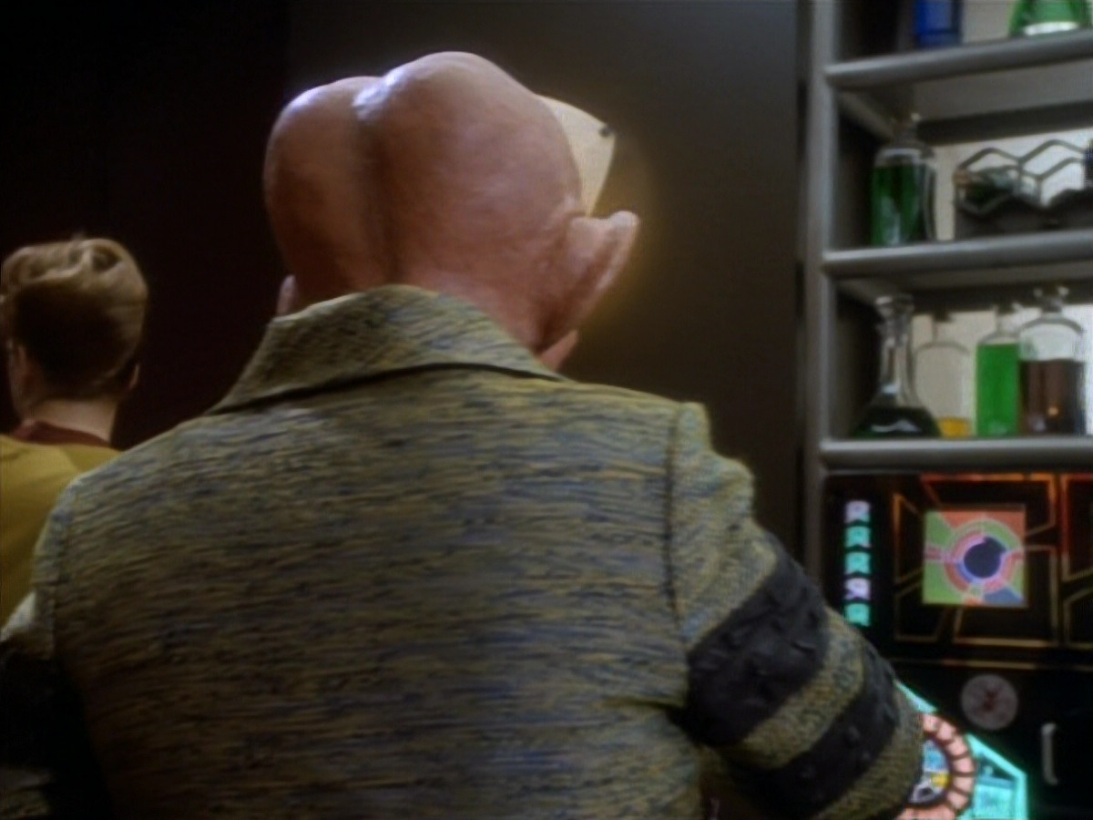 extant_StarTrekDS9_1x18-DramatisPersonae_00732.jpg