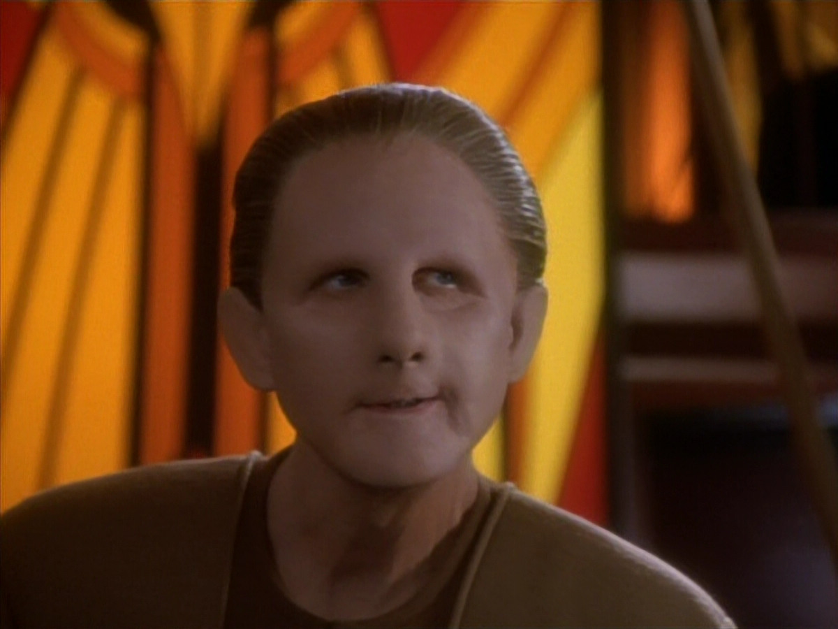 extant_StarTrekDS9_1x18-DramatisPersonae_00734.jpg
