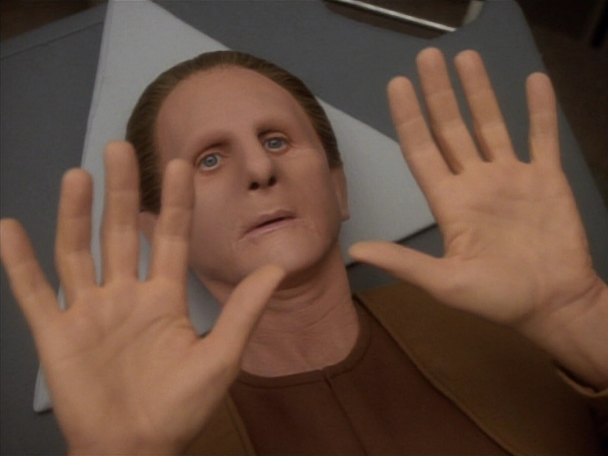 extant_StarTrekDS9_1x18-DramatisPersonae_00933.jpg